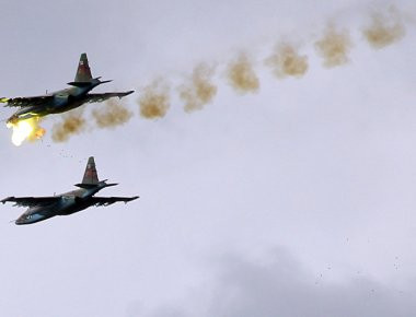Deir Ezzor: Σφοδροί αεροπορικοί βομβαρδισμοί από την ρωσική και τη Συριακή Αεροπορία (βίντεο)